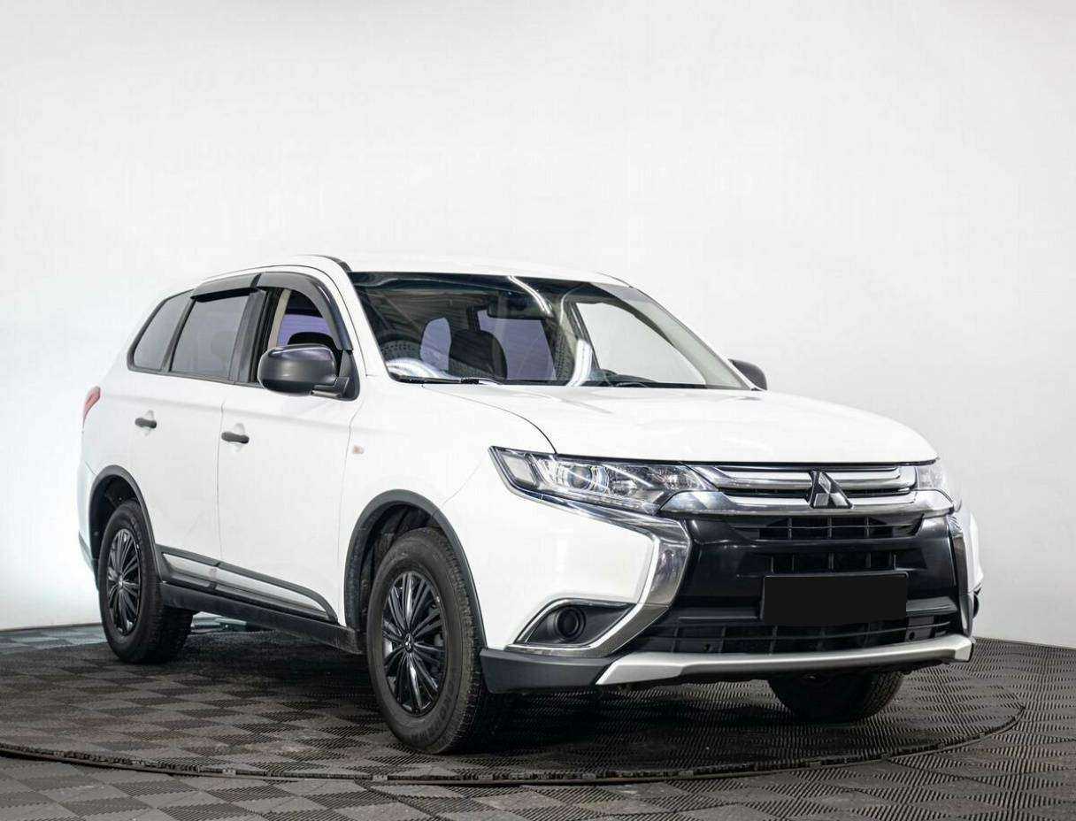 Mitsubishi Outlander, 2018 - фото №3