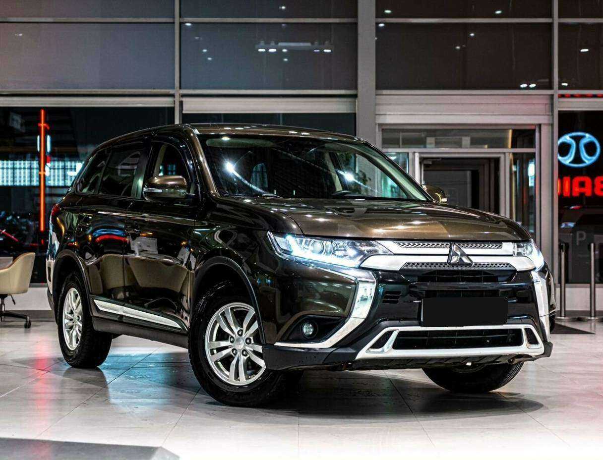 Mitsubishi Outlander, 2018 - фото №2