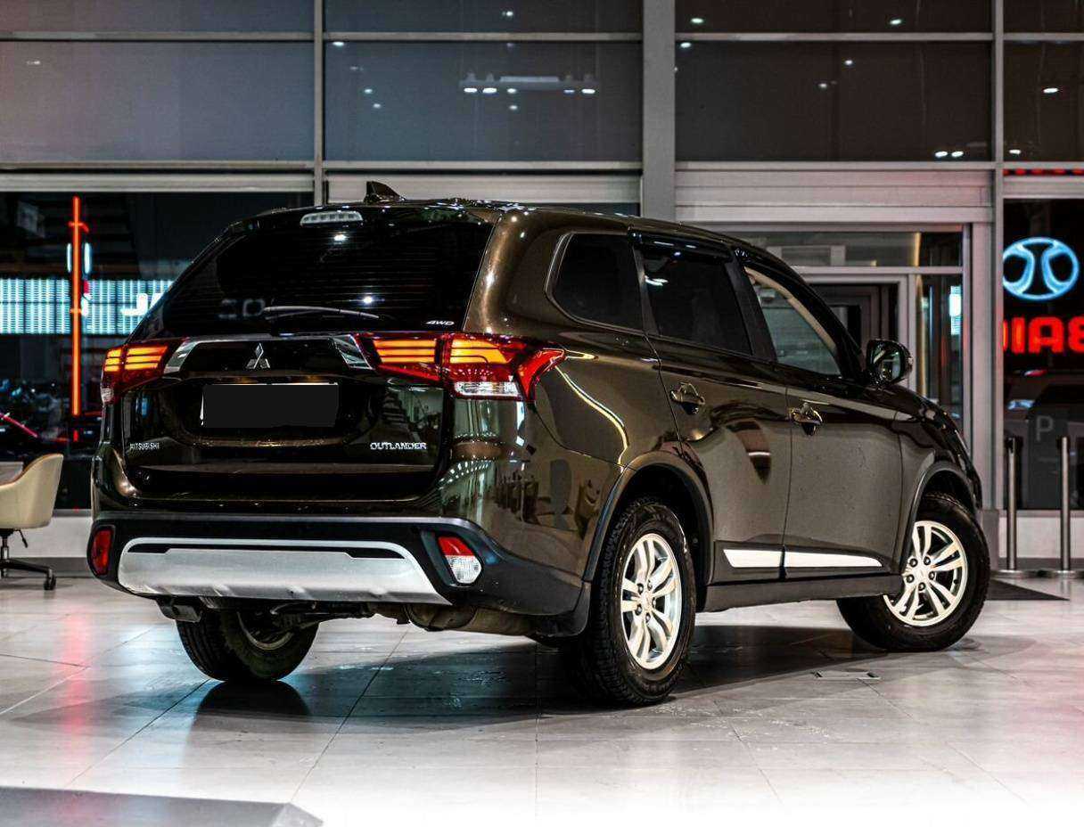 Mitsubishi Outlander, 2018 - фото №3