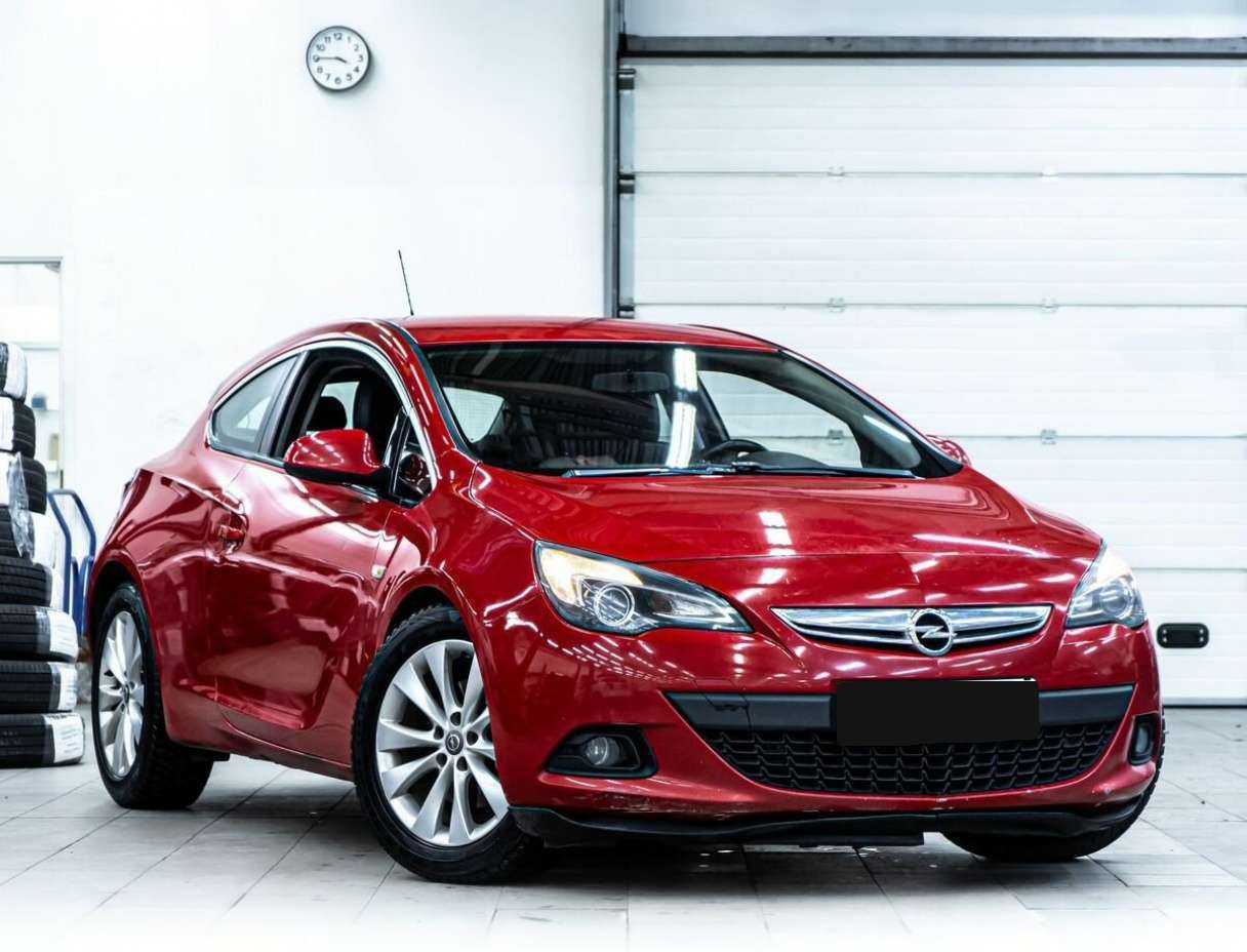 Opel Astra GTC, 2012 - фото №2