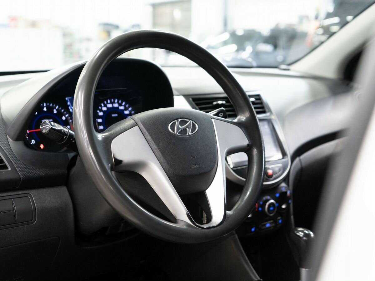 Hyundai Solaris, 2013 - фото №2