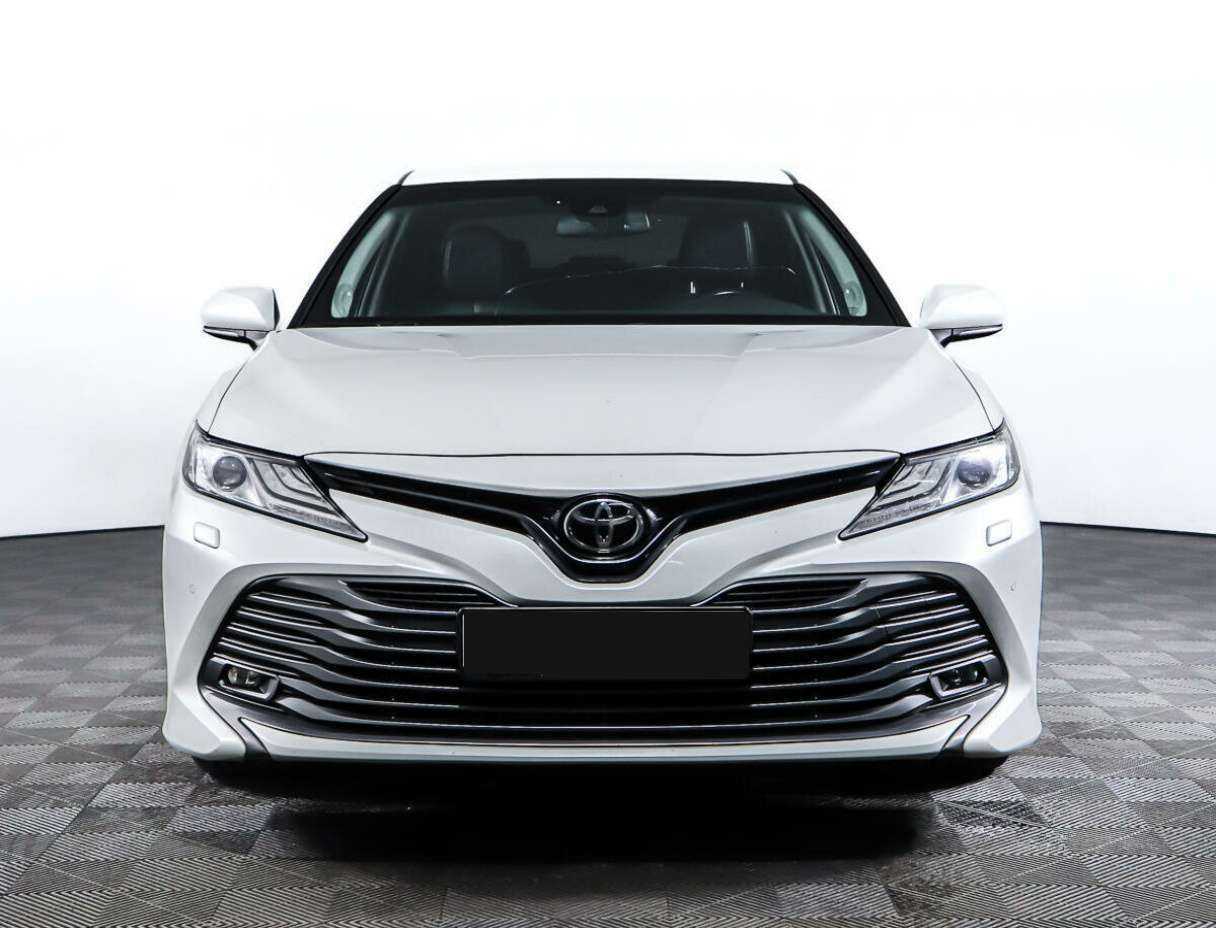 Toyota Camry, 2019 - фото №2