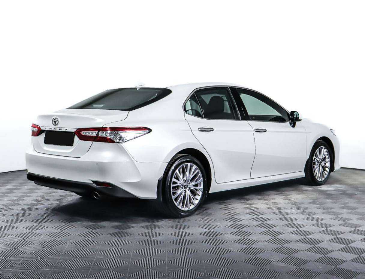 Toyota Camry, 2020 - фото №4