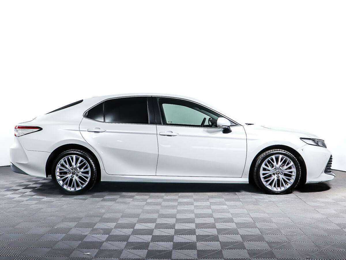 Toyota Camry, 2020 - фото №4
