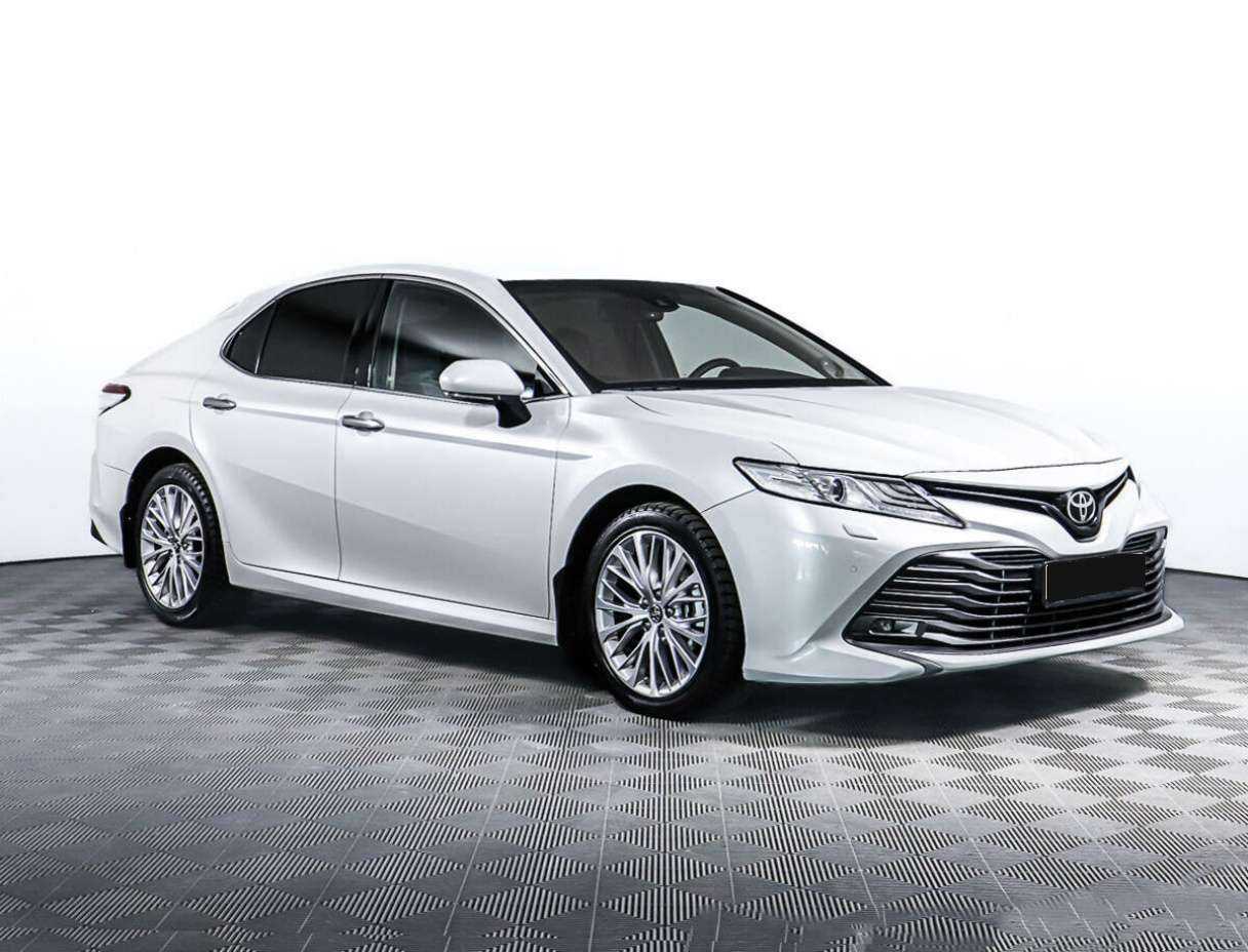 Toyota Camry, 2018 - фото №3