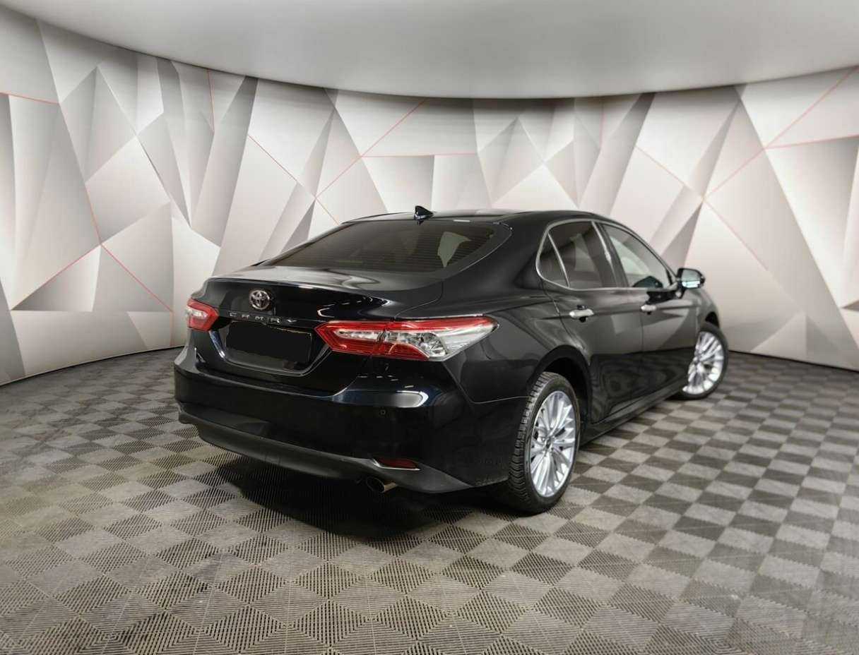 Toyota Camry, 2020 - фото №2
