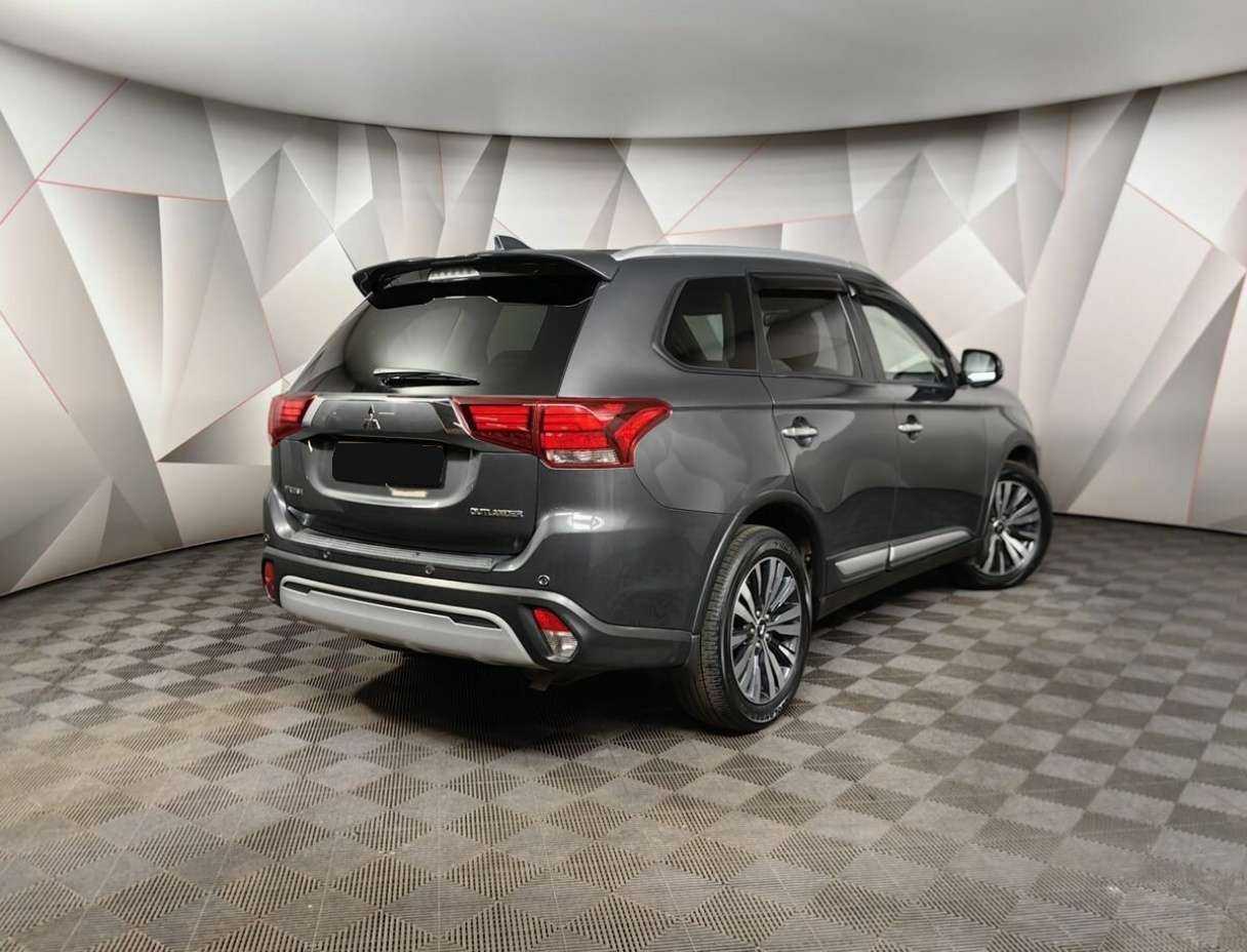 Mitsubishi Outlander, 2019 - фото №2