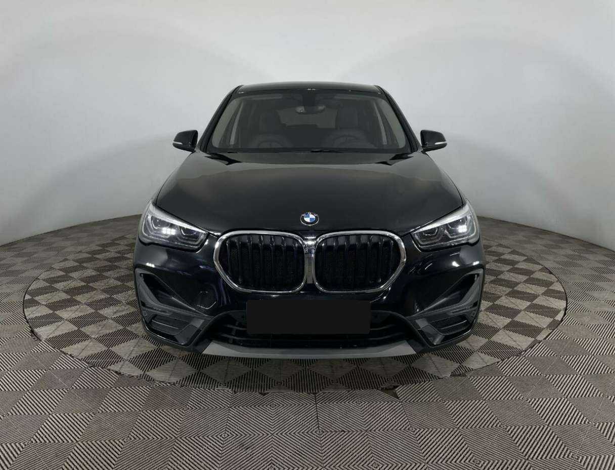 BMW X1 18i sDrive, 2021 - фото №2