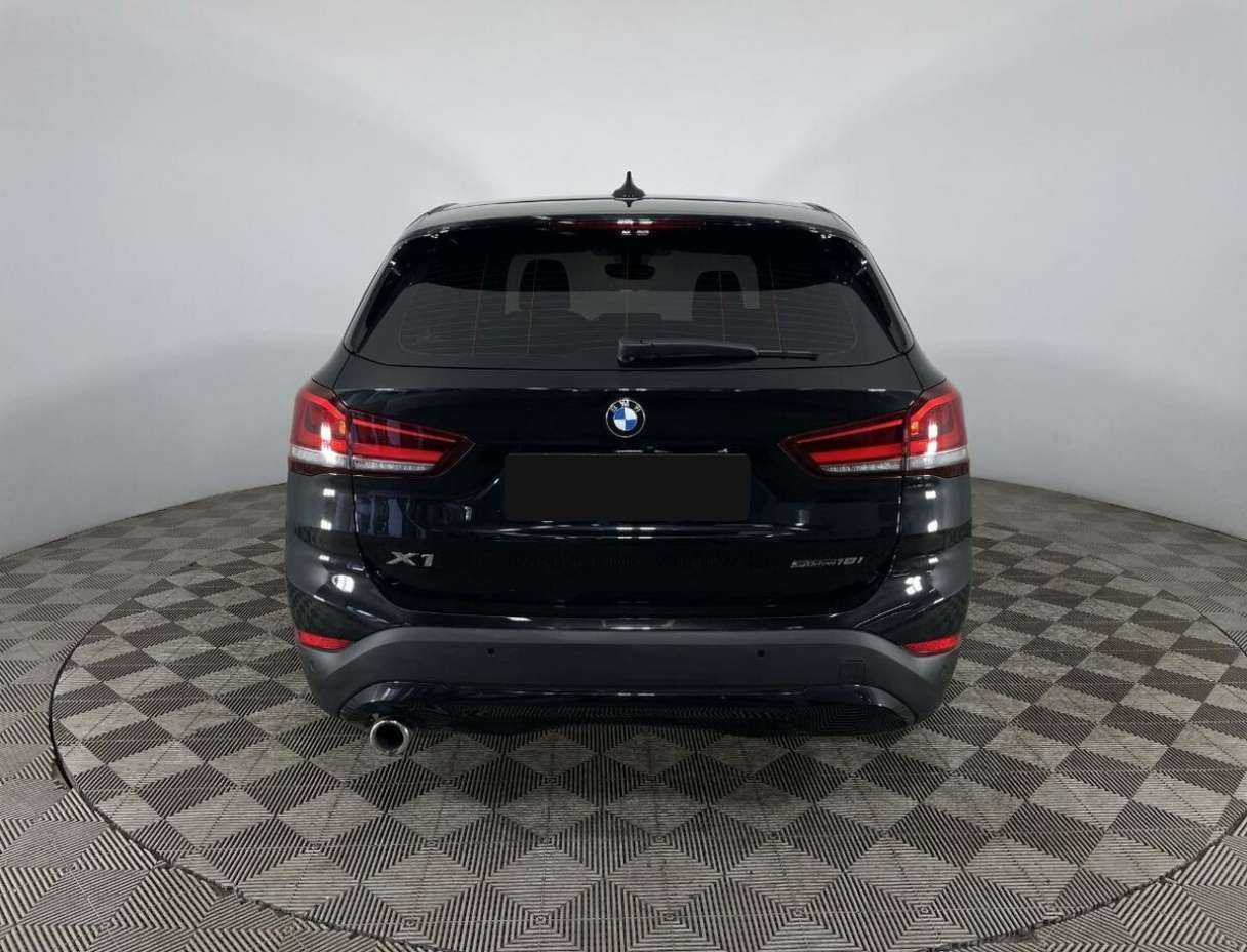 BMW X1 18i sDrive, 2021 - фото №3