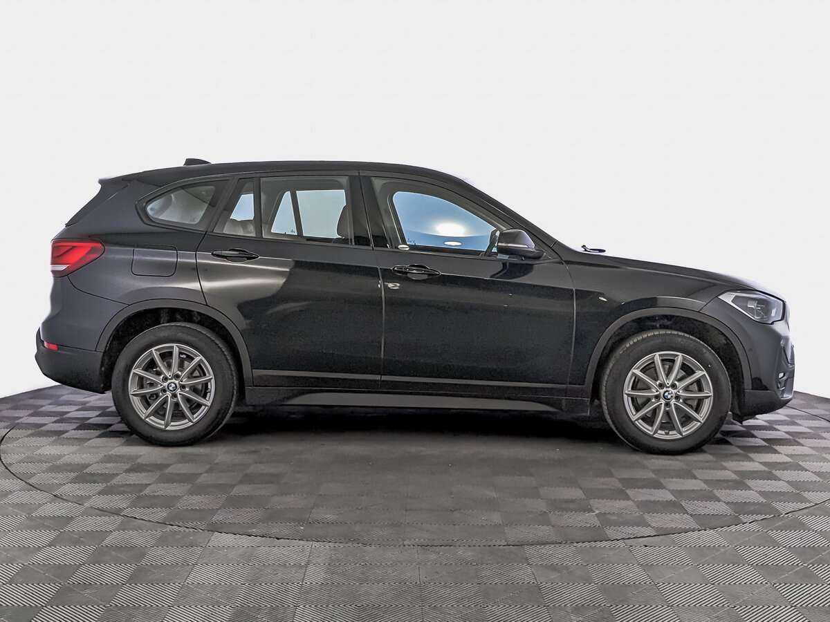 BMW X1 18i sDrive, 2021 - фото №4