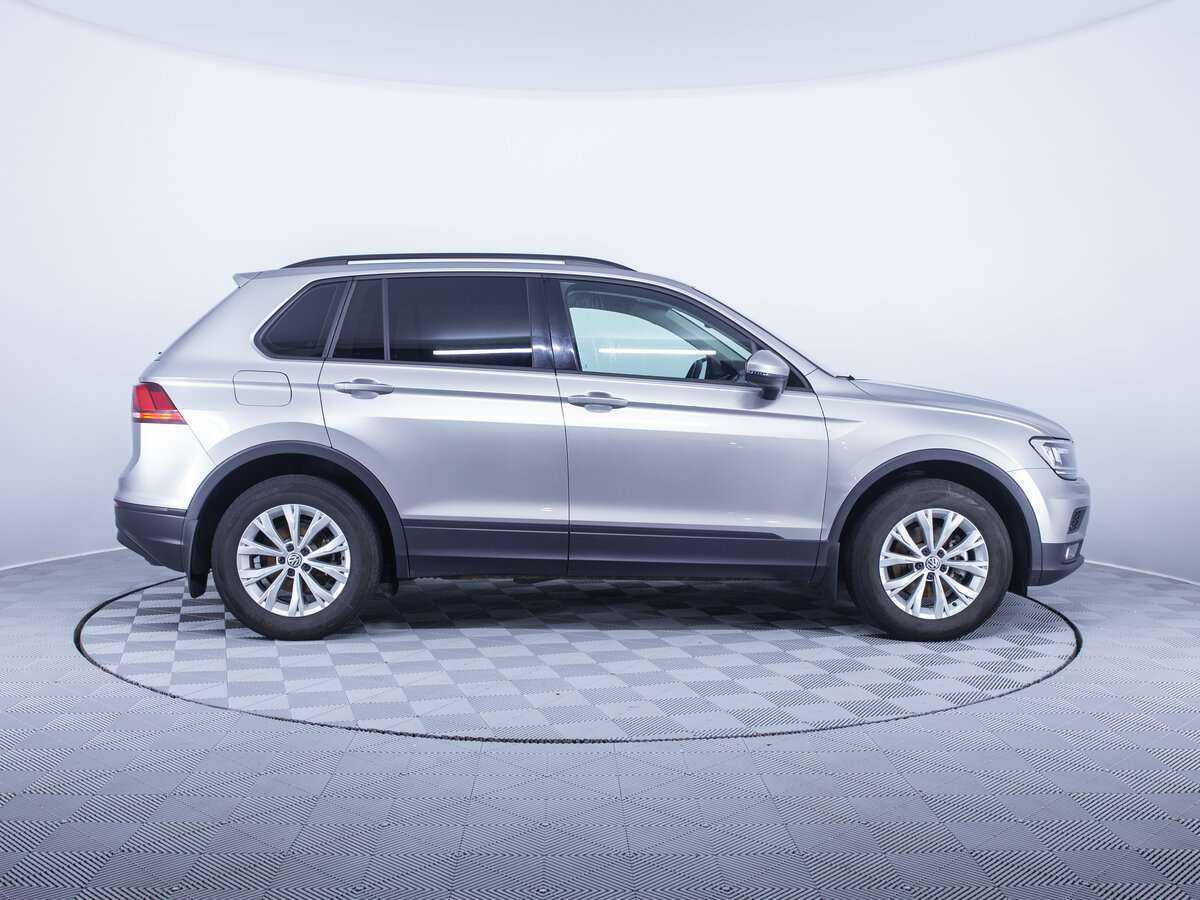 Volkswagen Tiguan, 2020 - фото №4