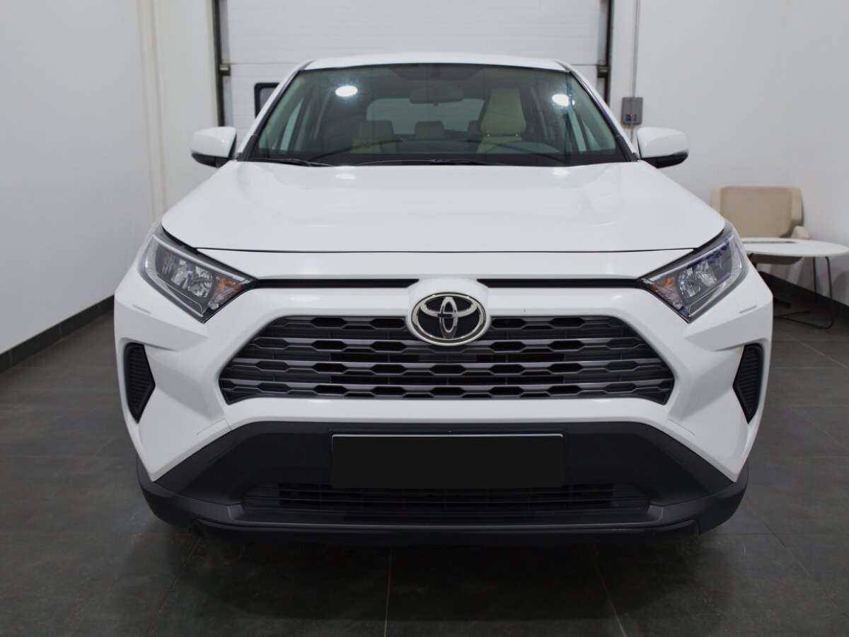 Toyota RAV4, 2020 - фото №2