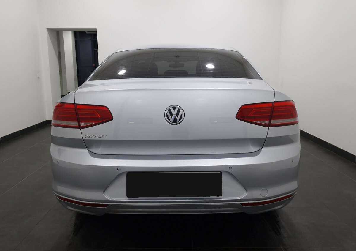 Volkswagen Passat, 2015 - фото №2