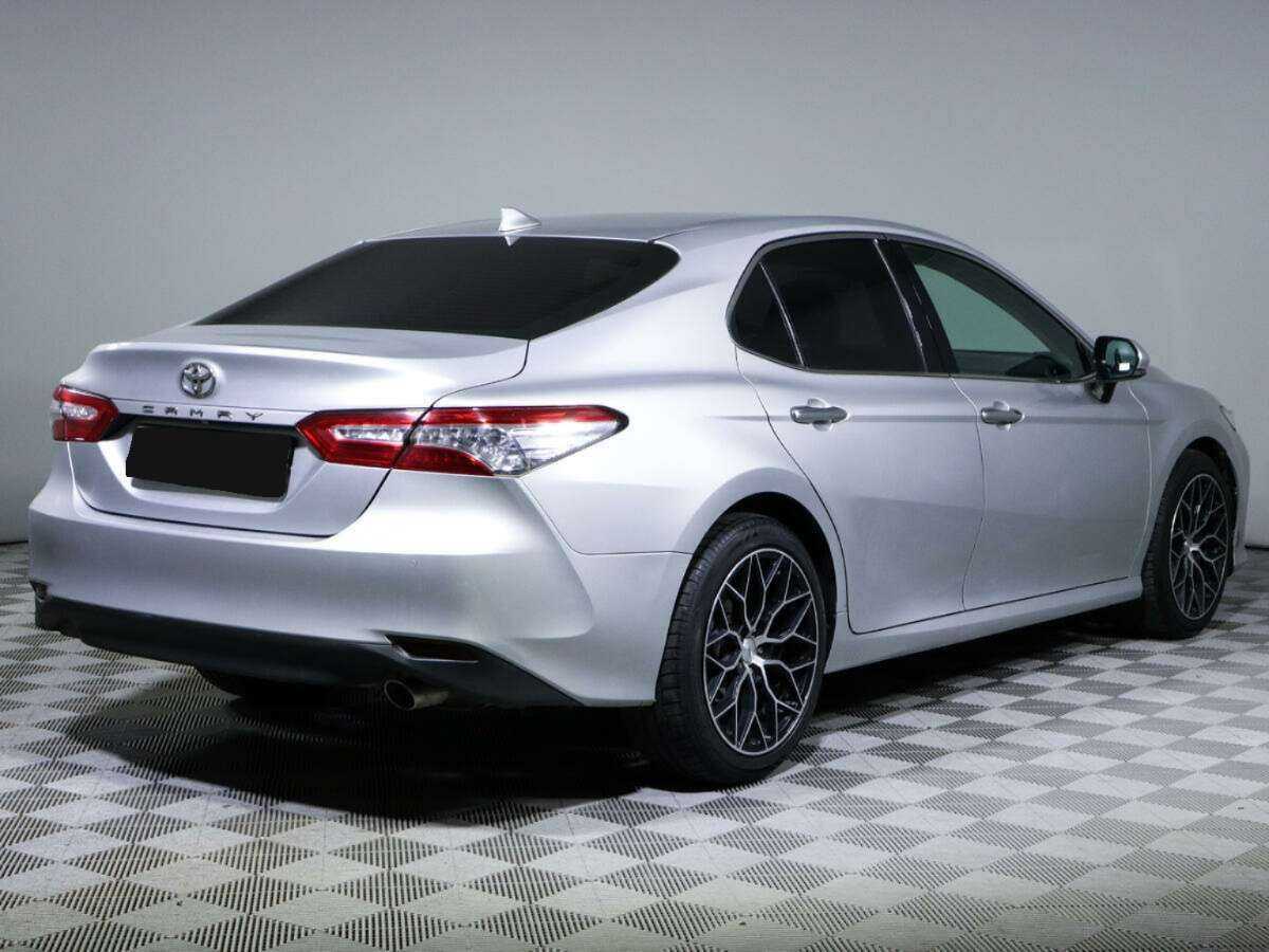 Toyota Camry, 2020 - фото №4