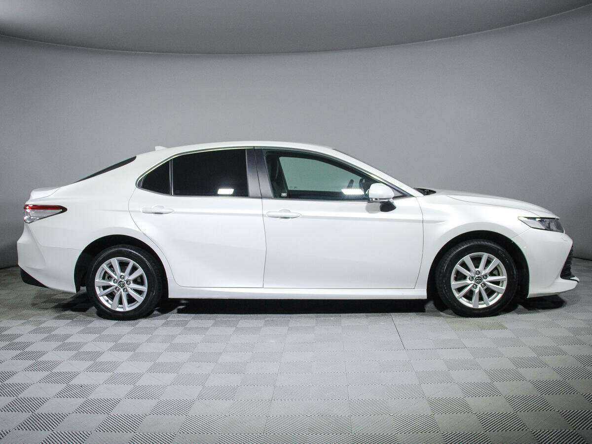 Toyota Camry, 2020 - фото №4