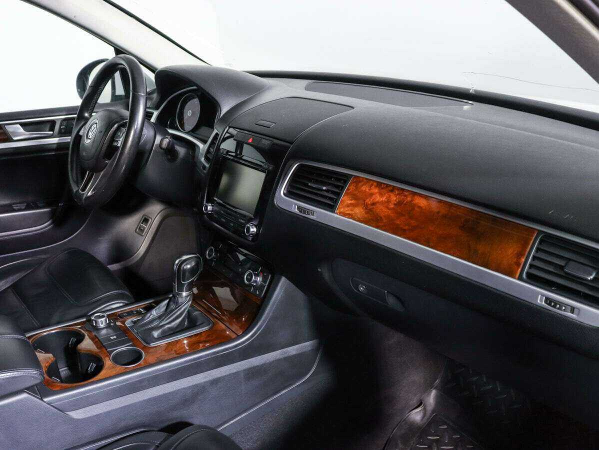 Volkswagen Touareg, 2012 - фото №4