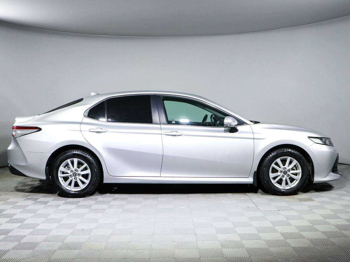 Toyota Camry, 2020 - фото №4