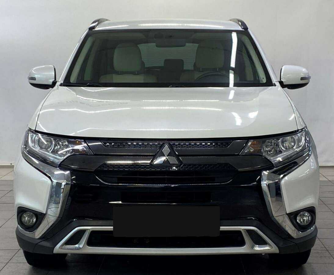 Mitsubishi Outlander, 2021 - фото №2
