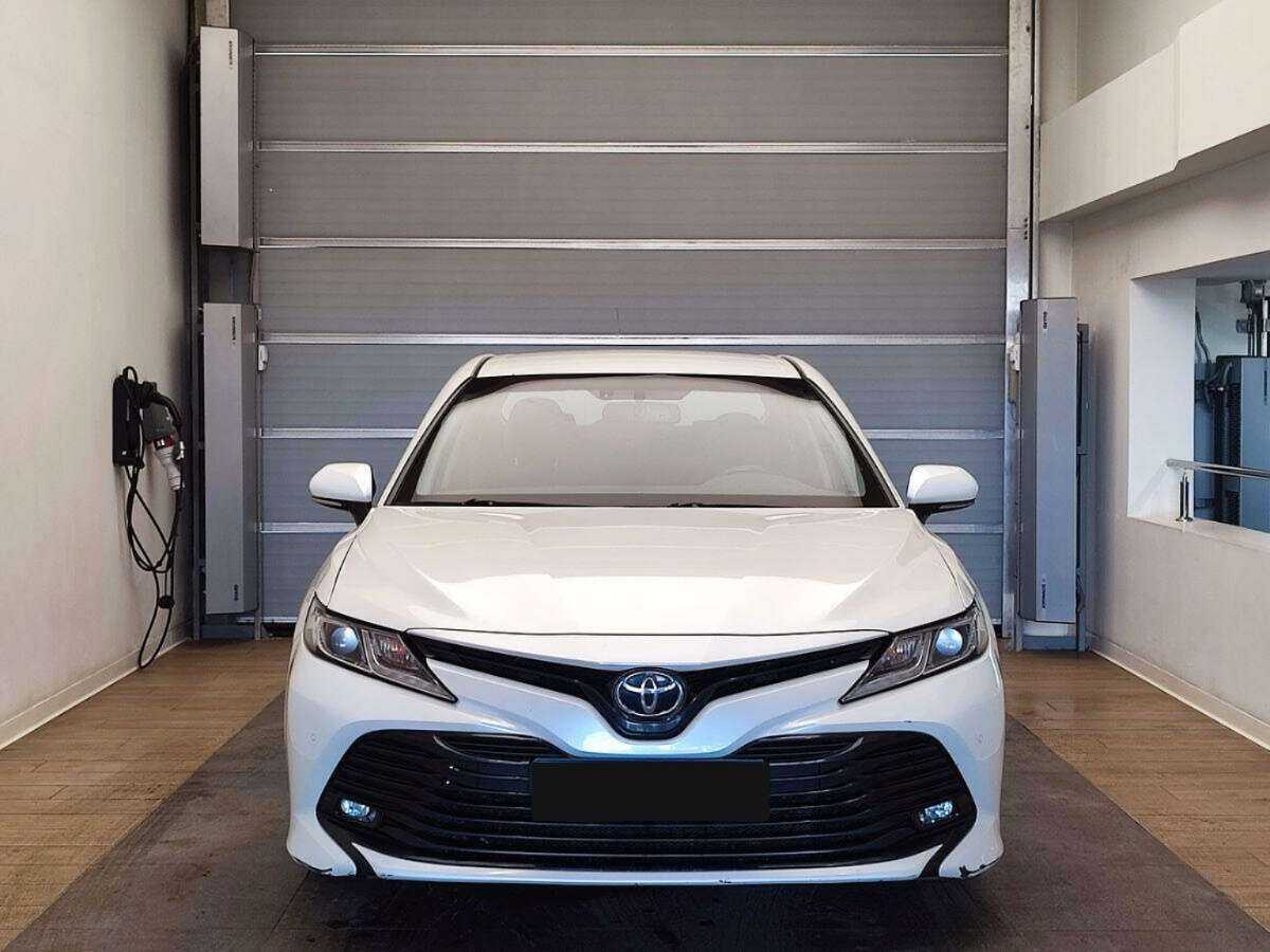 Toyota Camry, 2018 - фото №2