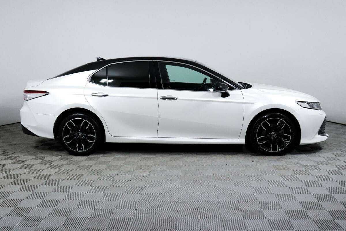 Toyota Camry, 2020 - фото №4