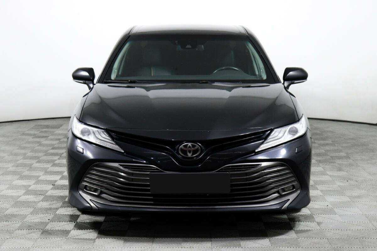 Toyota Camry, 2018 - фото №2