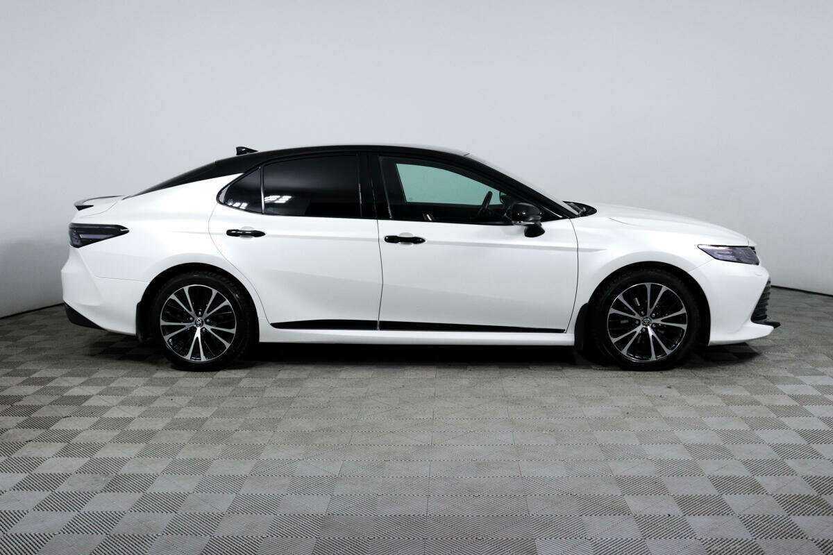 Toyota Camry, 2021 - фото №4