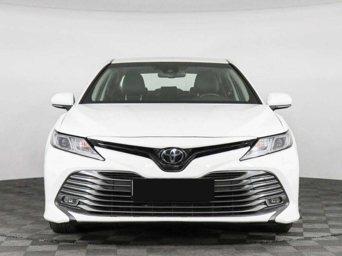 Toyota Camry, 2019 - фото №2