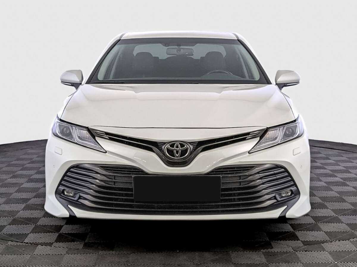Toyota Camry, 2021 - фото №2