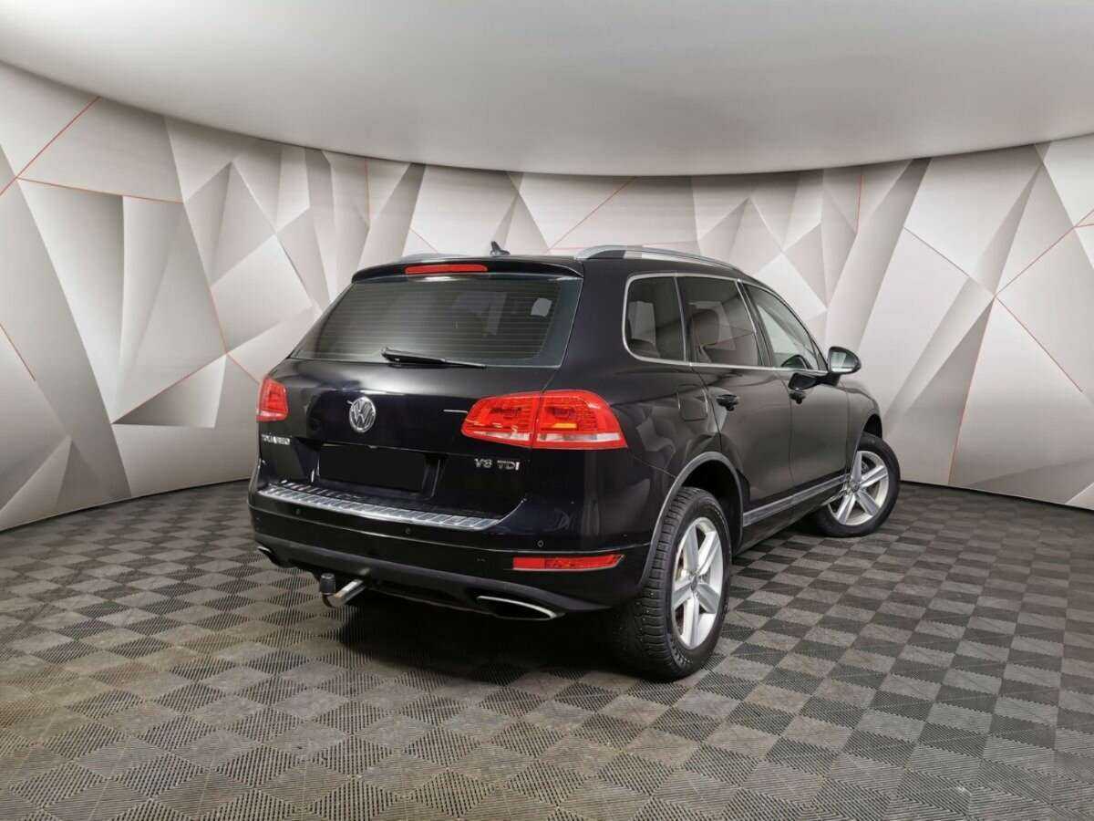 Volkswagen Touareg, 2012 - фото №2