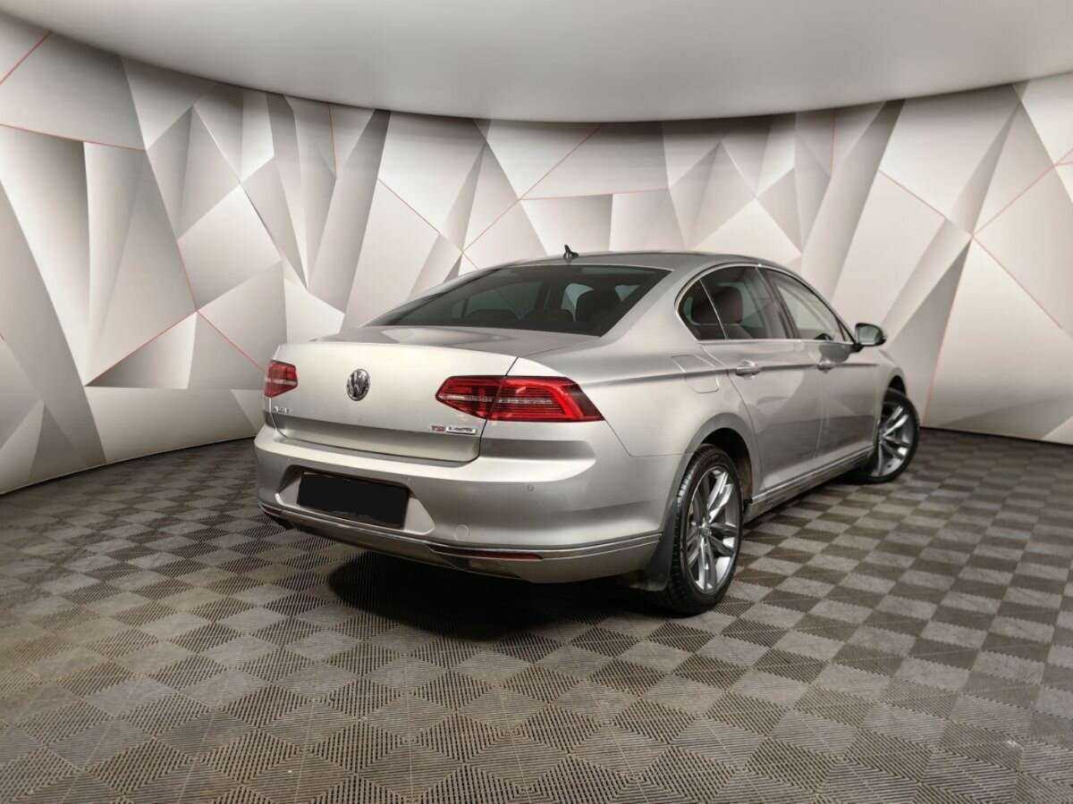 Volkswagen Passat, 2017 - фото №2