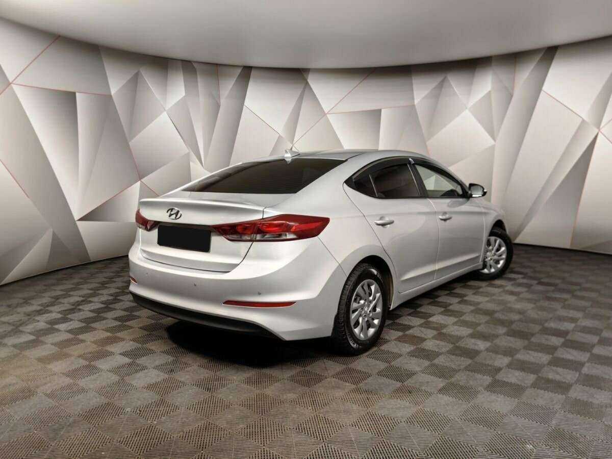 Hyundai Elantra, 2018 - фото №1