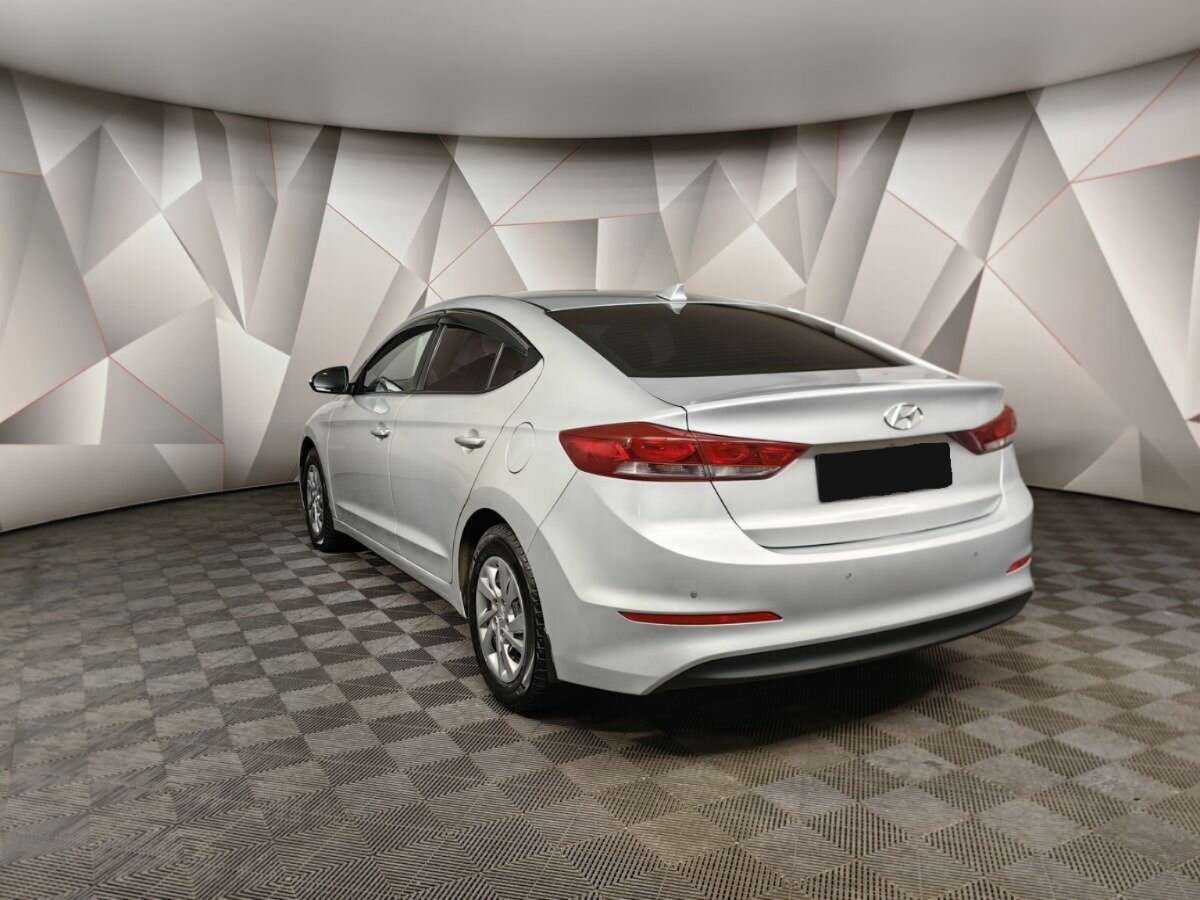 Hyundai Elantra, 2018 - фото №3
