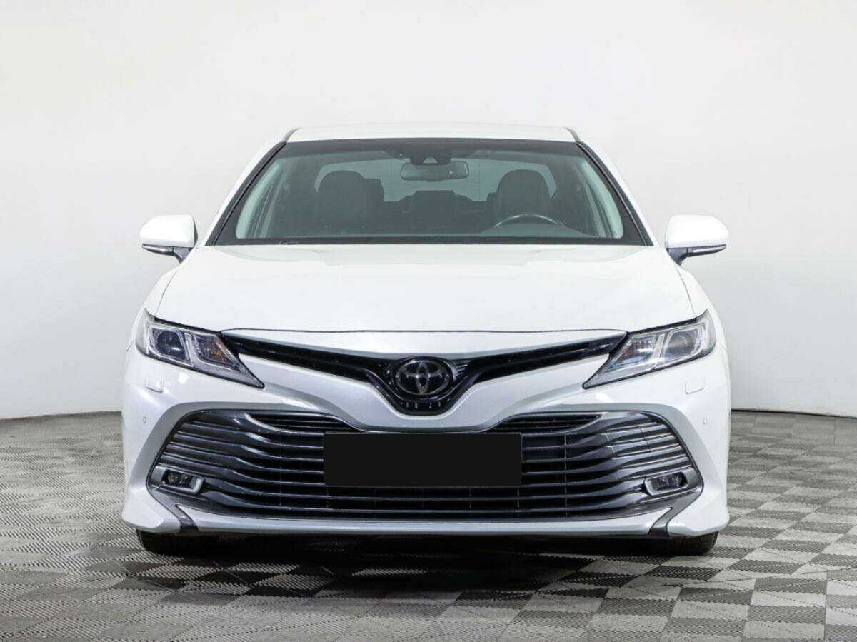 Toyota Camry, 2018 - фото №2