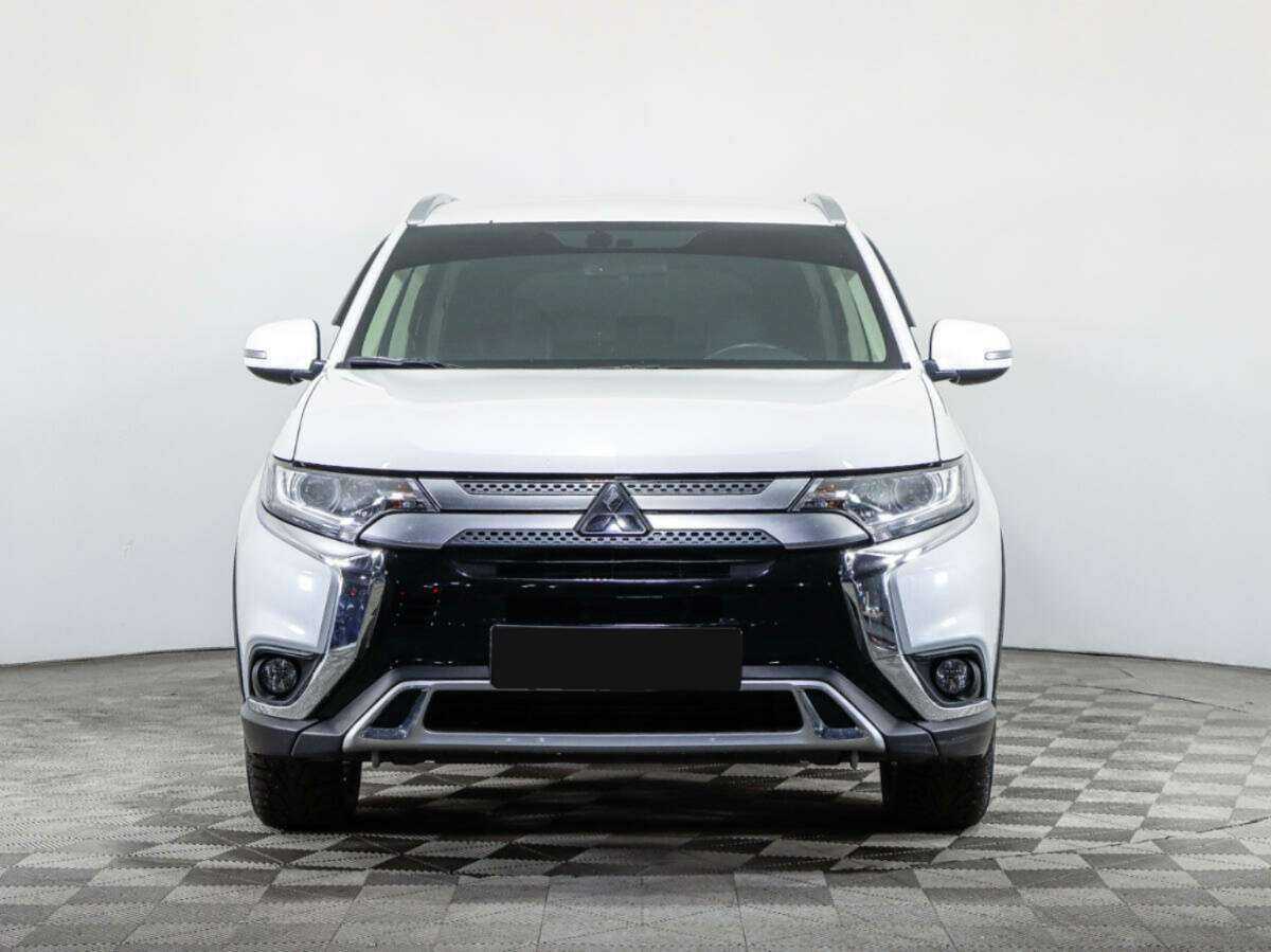 Mitsubishi Outlander, 2021 - фото №2
