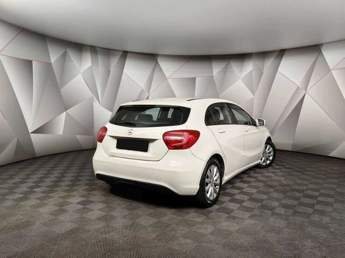 Mercedes-Benz A-Класс 180, 2014 - фото №2