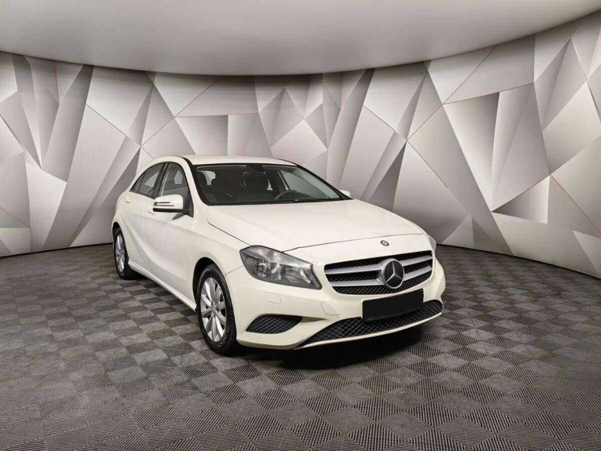 Mercedes-Benz A-Класс 180, 2014 - фото №3
