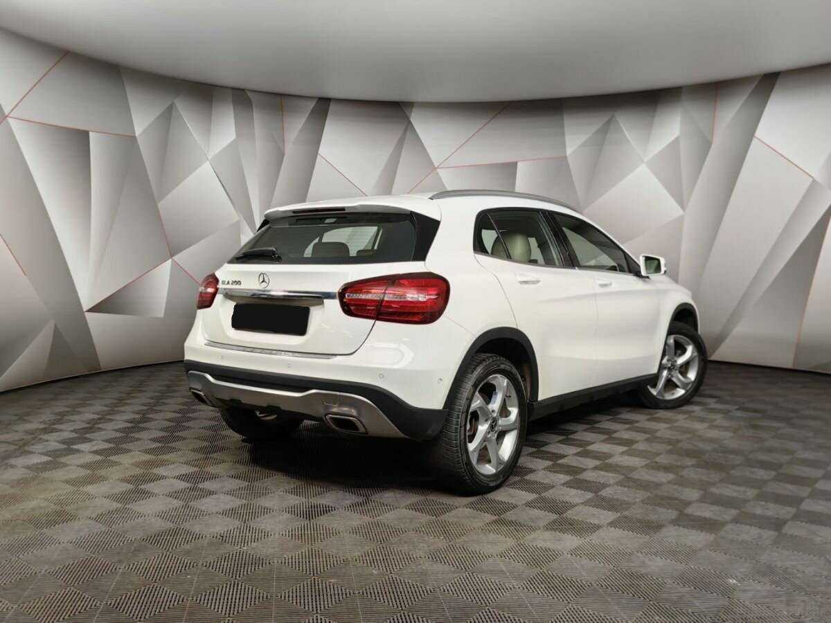 Mercedes-Benz GLA 200, 2019 - фото №2
