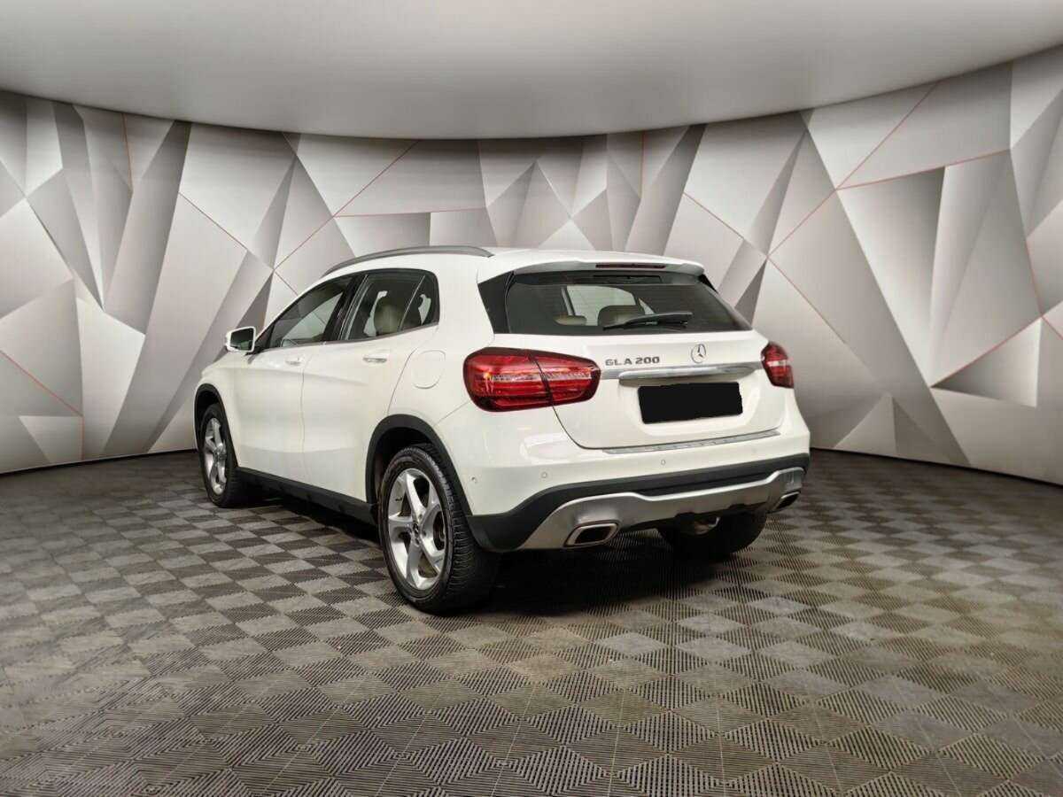 Mercedes-Benz GLA 200, 2019 - фото №4
