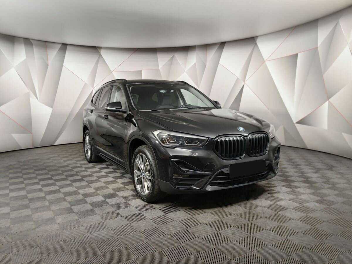 BMW X1 18d xDrive, 2020 - фото №3