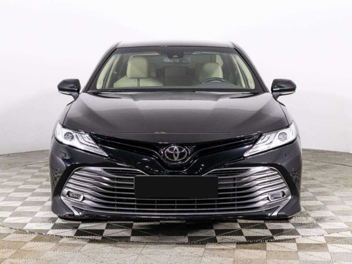 Toyota Camry, 2018 - фото №2