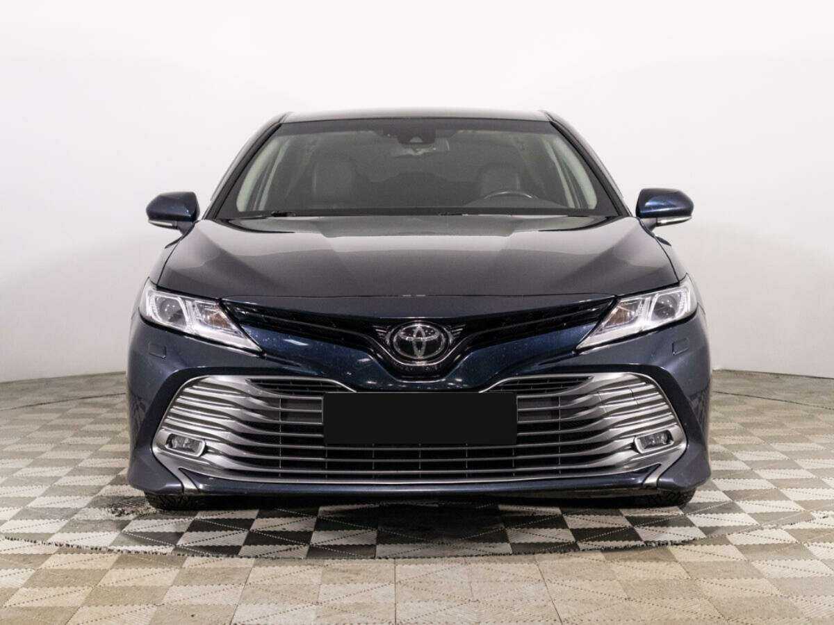Toyota Camry, 2018 - фото №2