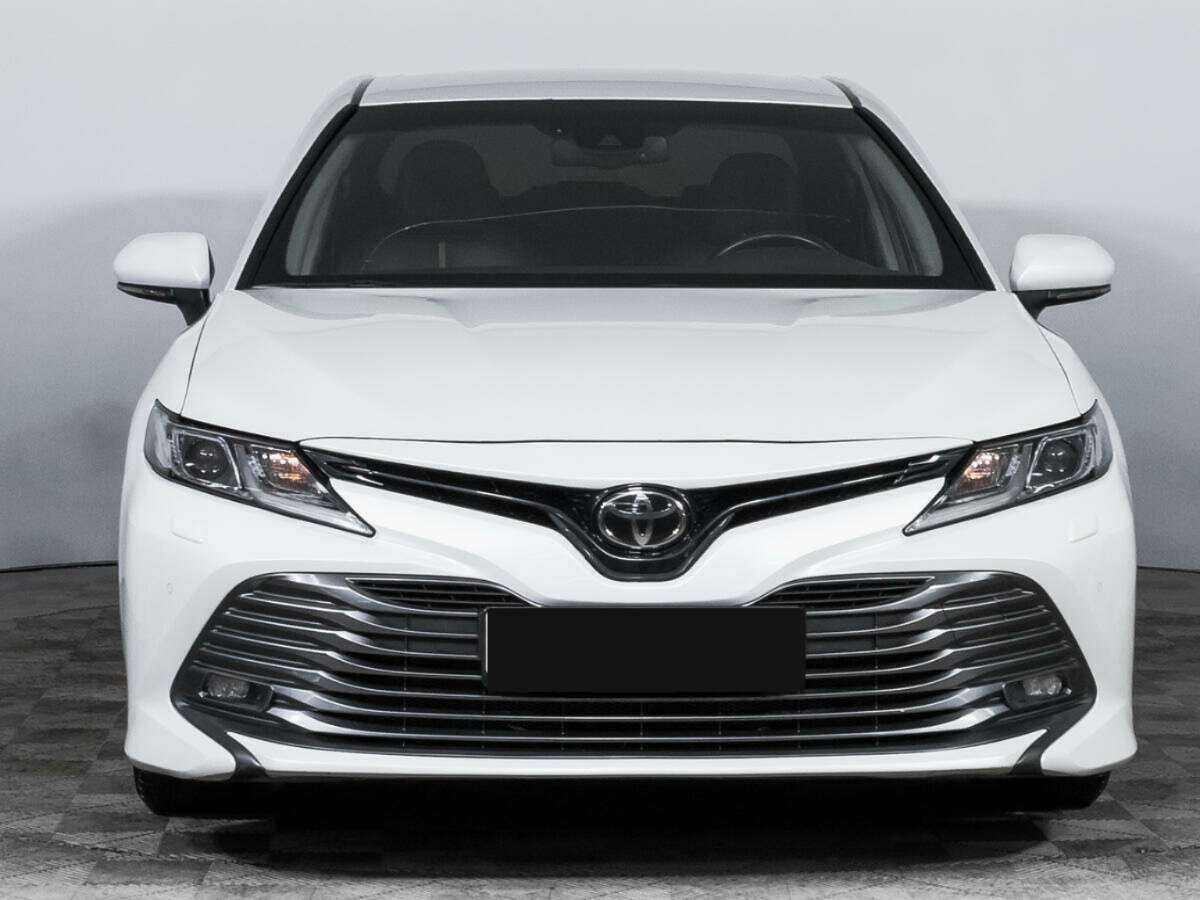 Toyota Camry, 2019 - фото №2