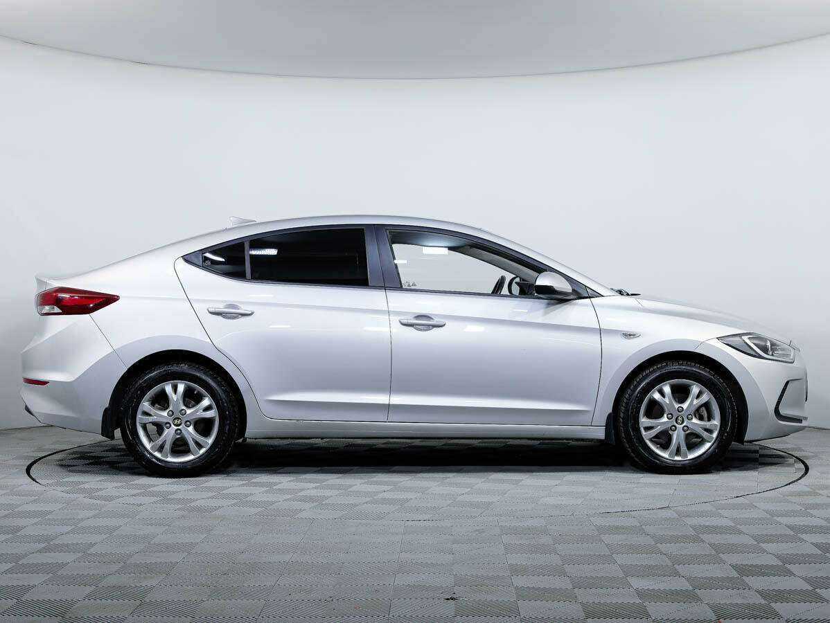 Hyundai Elantra, 2018 - фото №3