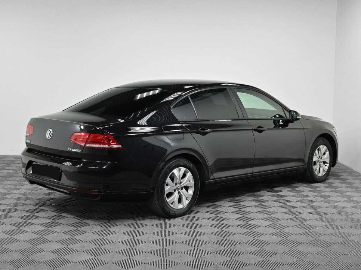 Volkswagen Passat, 2016 - фото №2