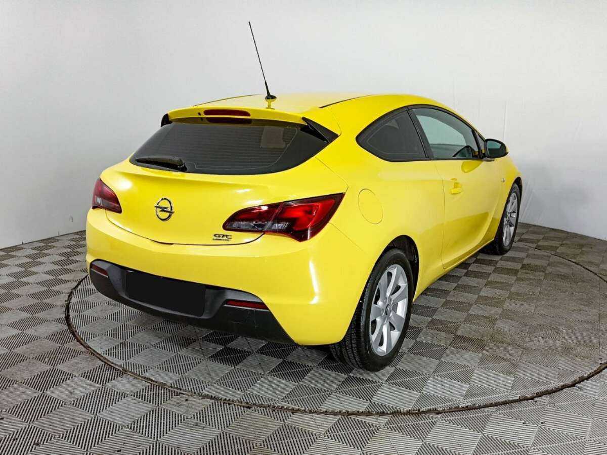 Opel Astra GTC, 2014 - фото №4