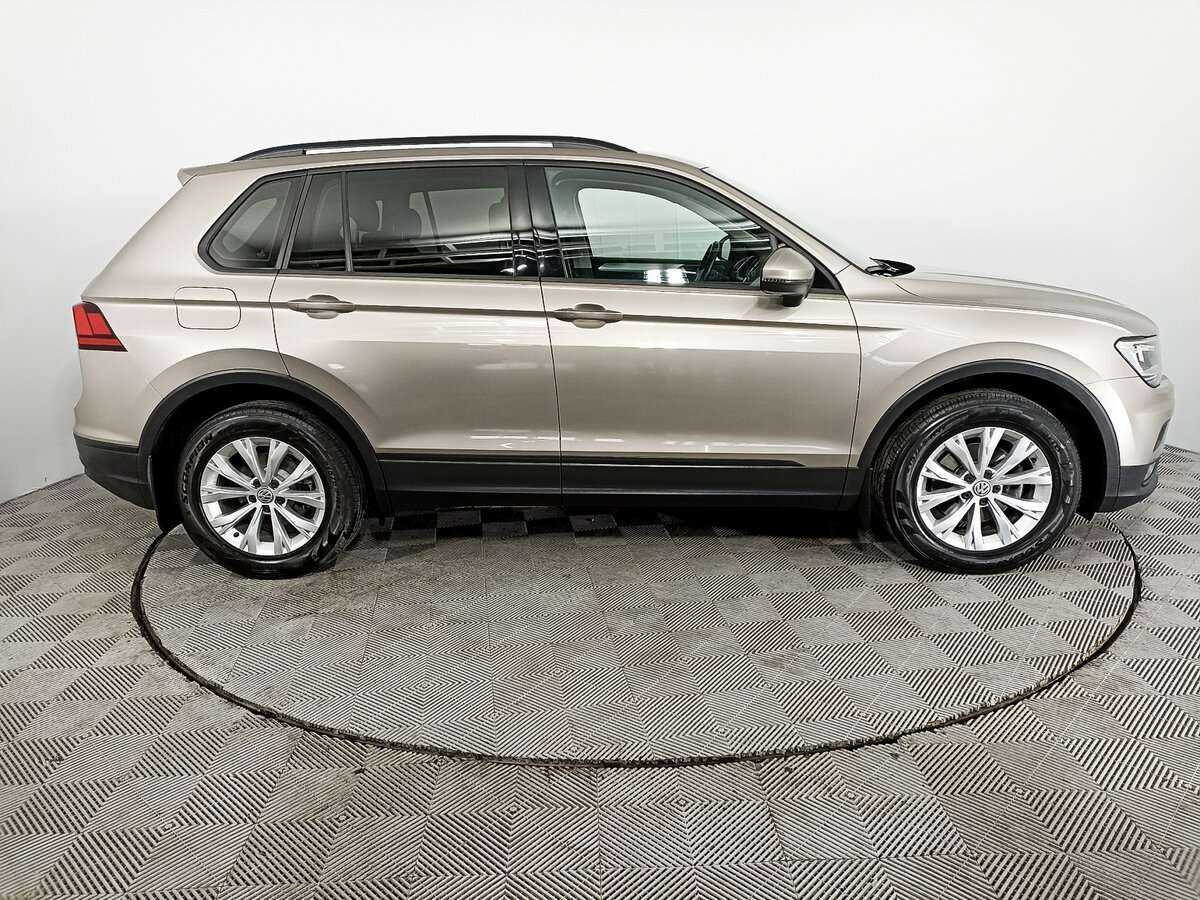 Volkswagen Tiguan, 2020 - фото №4