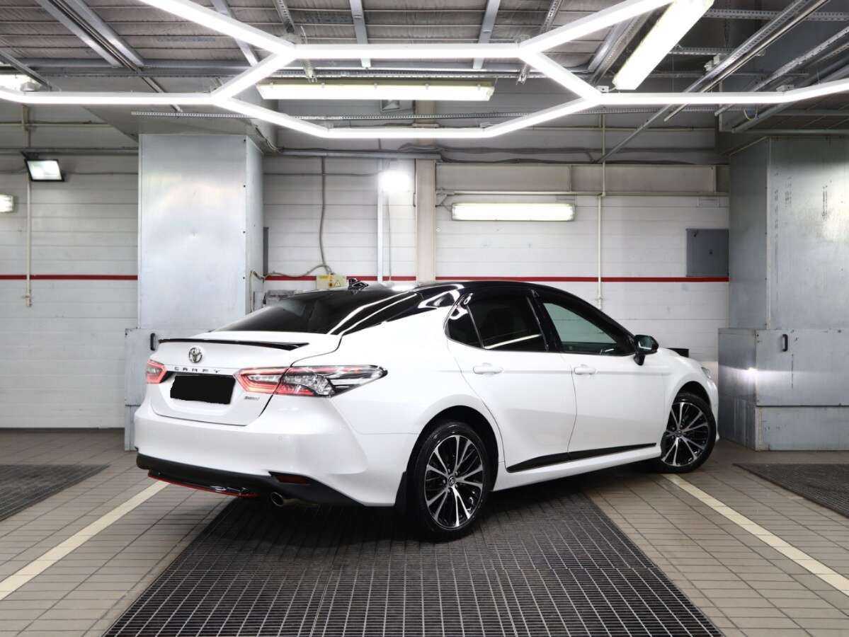 Toyota Camry, 2020 - фото №2
