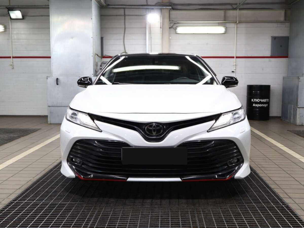 Toyota Camry, 2020 - фото №3