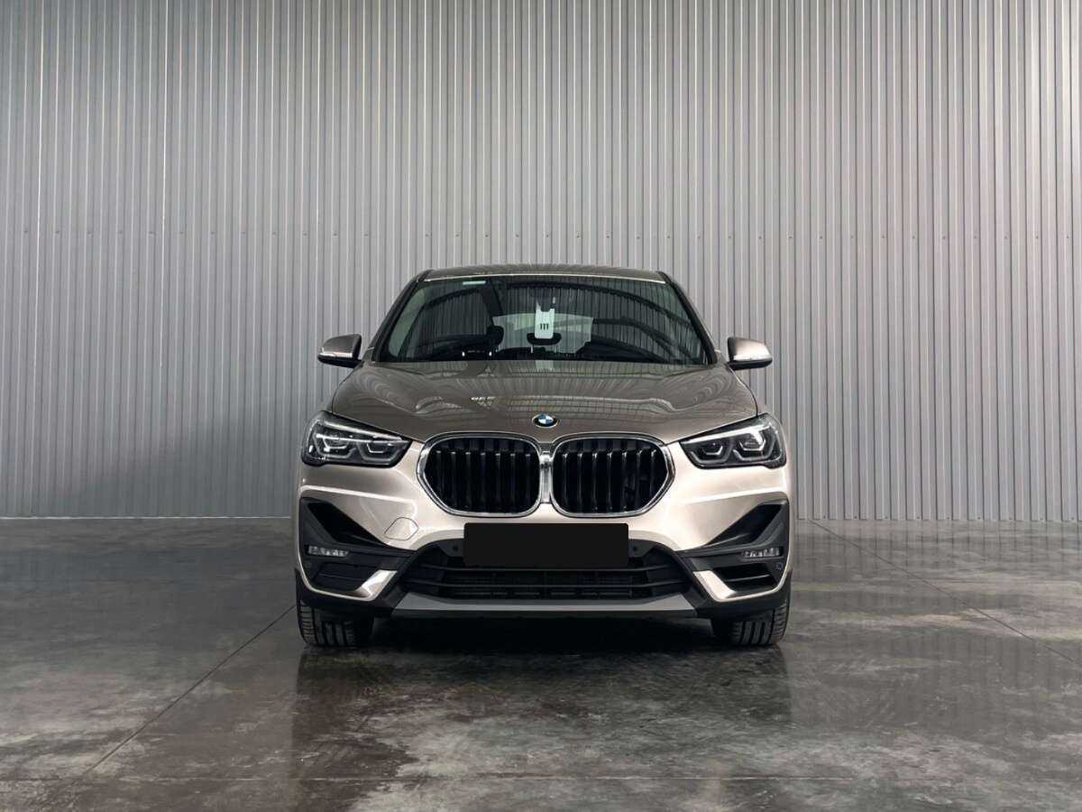 BMW X1 18i sDrive, 2021 - фото №2