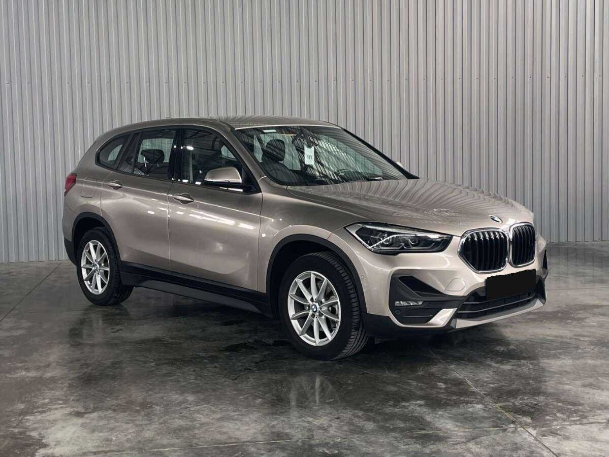 BMW X1 18i sDrive, 2021 - фото №3
